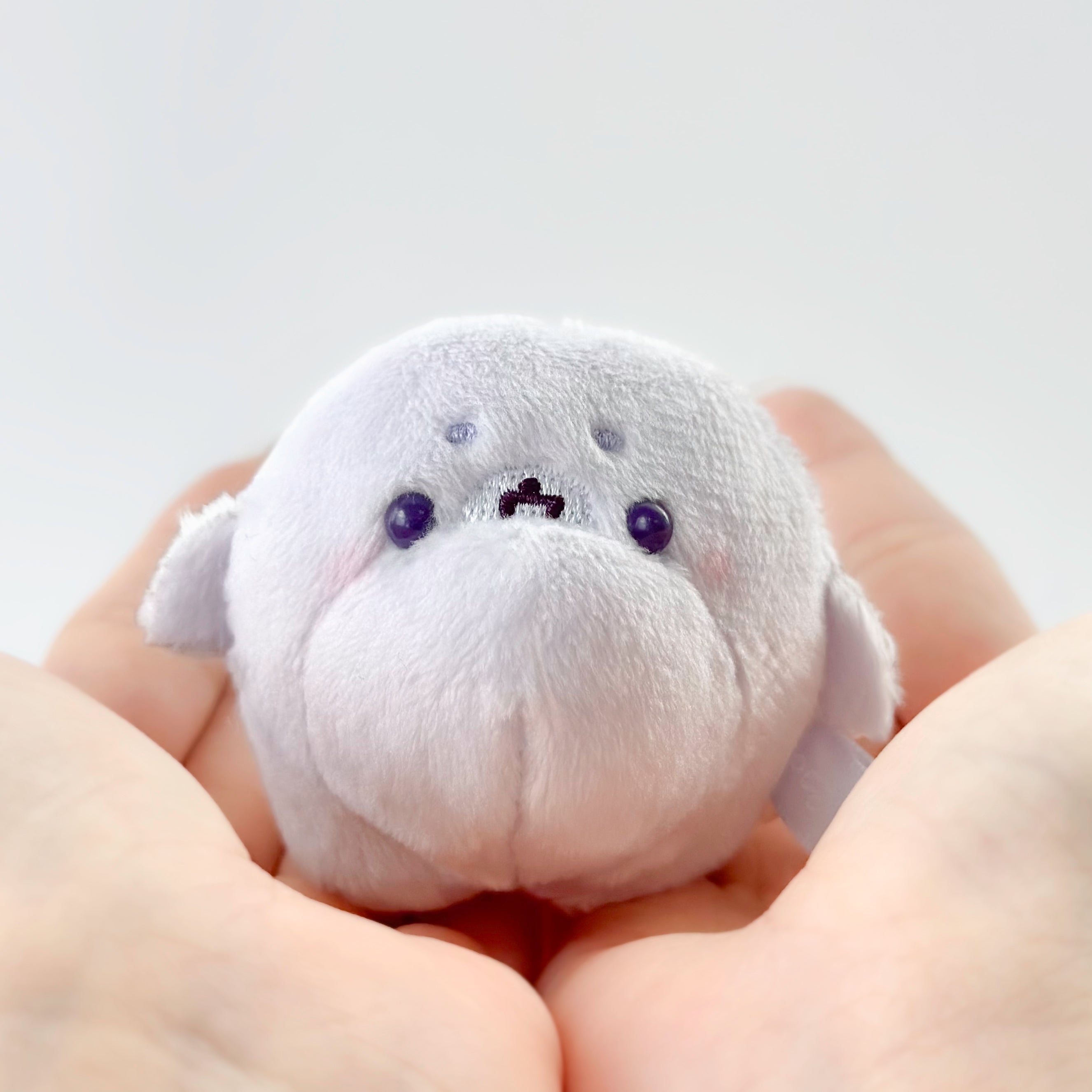 光る！アーセル・ゥ・ヌンドゥ星人 あざらしのような ぬいぐるみ